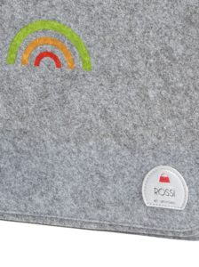 Detailansicht der Laptoptasche mit Aufdruck des Alterslust Logos